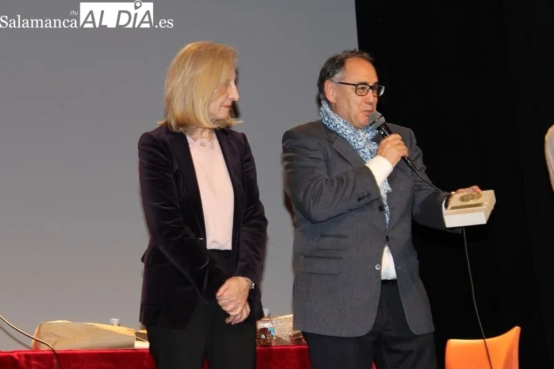 Foto 4 - Medina de Rioseco presenta en Alba de Tormes su Semana Santa