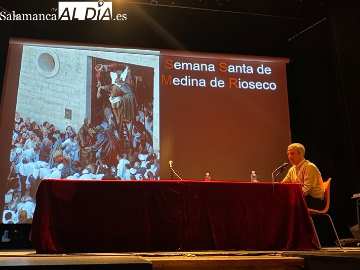 Foto 3 - Medina de Rioseco presenta en Alba de Tormes su Semana Santa