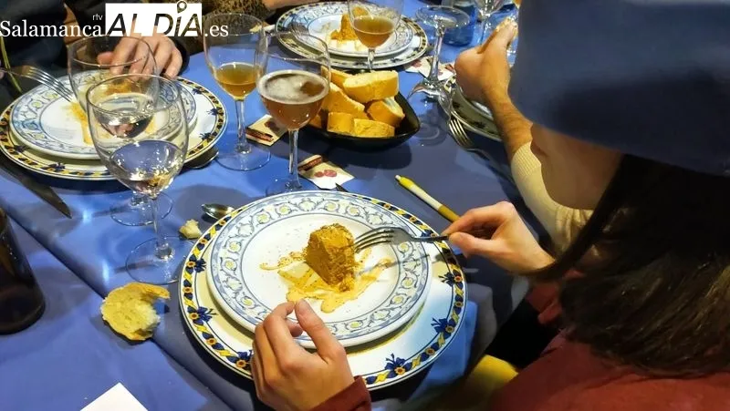 Comensales en la primera 'Cena a ciegas' del restaurante de Sobradillo