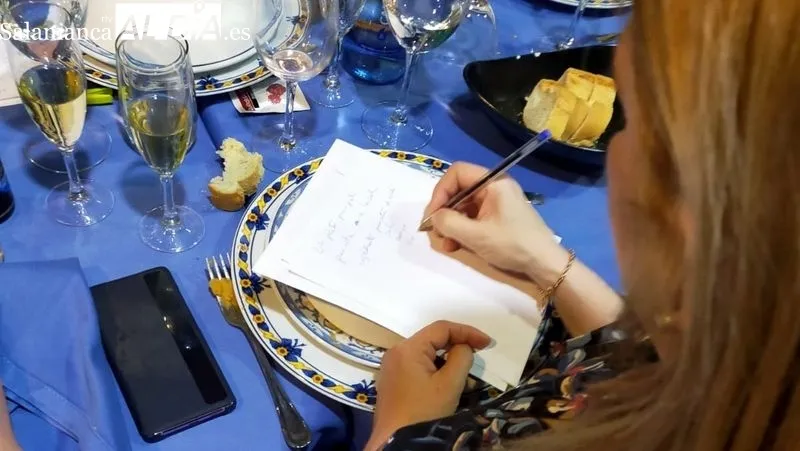 Comensales en la primera 'Cena a ciegas' del restaurante de Sobradillo