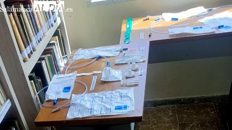 El aula de prácticas acogió el supuesto práctico de aseo e higiene a personas encamadas