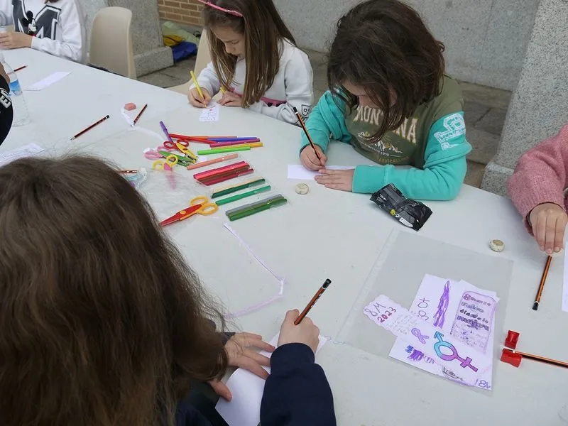 Foto 2 - "Juego de la oca por la igualdad" como homenaje al D&iacute;a Internacional de la Mujer en Carbajosa