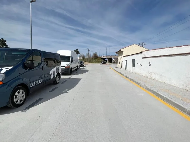 Urbanización de la calle Salamanca 43-45, junto al Cementerio, y la zona adyacente a la Vía Verde de Carbajosa