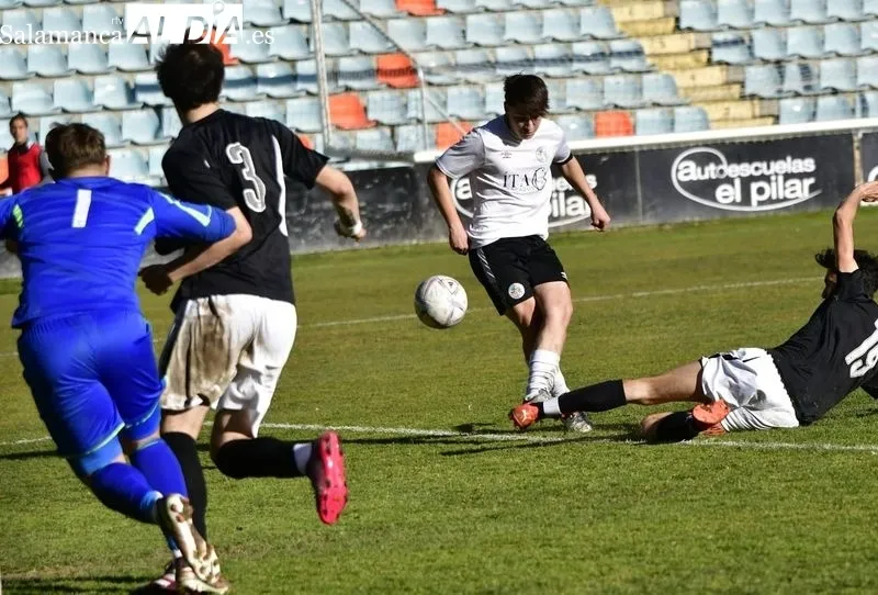 Foto 9 - El Salamanca UDS acaricia el ascenso a Liga Nacional con su victoria en el Helm&aacute;ntico (2-0)