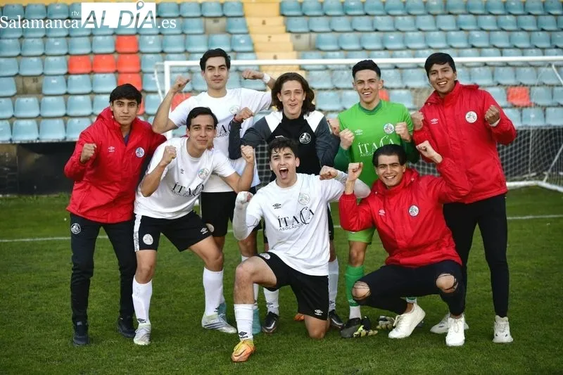 Foto 3 - El Salamanca UDS acaricia el ascenso a Liga Nacional con su victoria en el Helm&aacute;ntico (2-0)