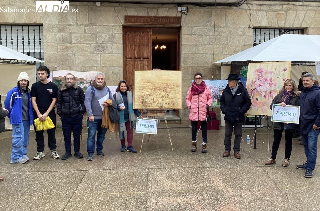 A pesar de la intensa lluvia los artistas pudieron realizar sus lienzos este domingo en La Fregeneda