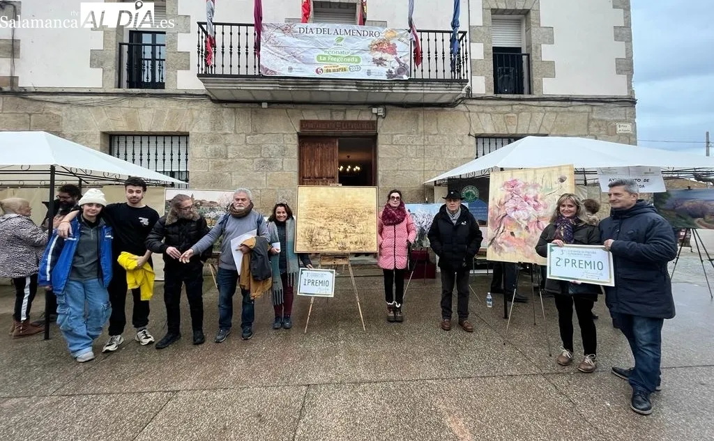 A pesar de la intensa lluvia los artistas pudieron realizar sus lienzos este domingo en La Fregeneda