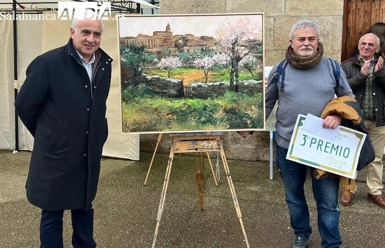 A pesar de la intensa lluvia los artistas pudieron realizar sus lienzos este domingo en La Fregeneda