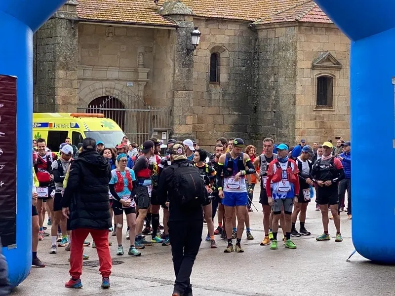 Gran expectación en Aldeadávila durante la salida de la 5ª Ultra Trail Secretos del Duero / FOTOS: MARICARMEN MARTÍN 