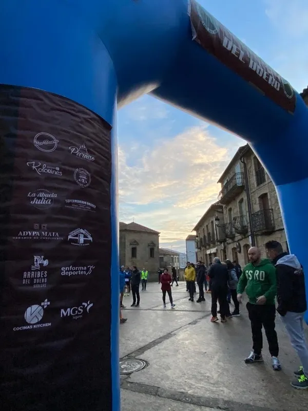 Gran expectación en Aldeadávila durante la salida de la 5ª Ultra Trail Secretos del Duero / FOTOS: MARICARMEN MARTÍN 