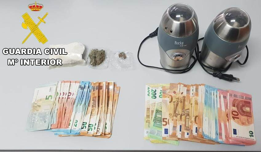 Foto 1 - Detenida una mujer y desarticulado un punto de venta de metanfetamina, hachís y marihuana