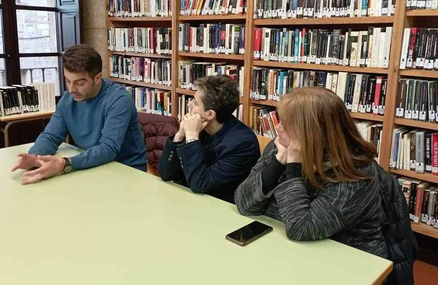 Foto 4 - Alberto Gal&aacute;n visita Mirolibro con motivo del D&iacute;a Mundial de la Poes&iacute;a