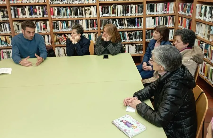 Foto 3 - Alberto Gal&aacute;n visita Mirolibro con motivo del D&iacute;a Mundial de la Poes&iacute;a