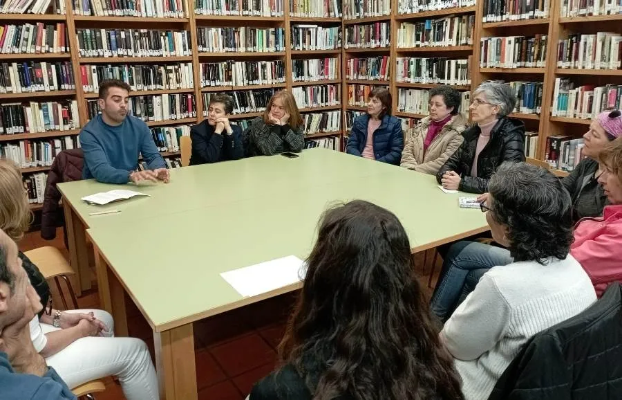 Foto 2 - Alberto Gal&aacute;n visita Mirolibro con motivo del D&iacute;a Mundial de la Poes&iacute;a