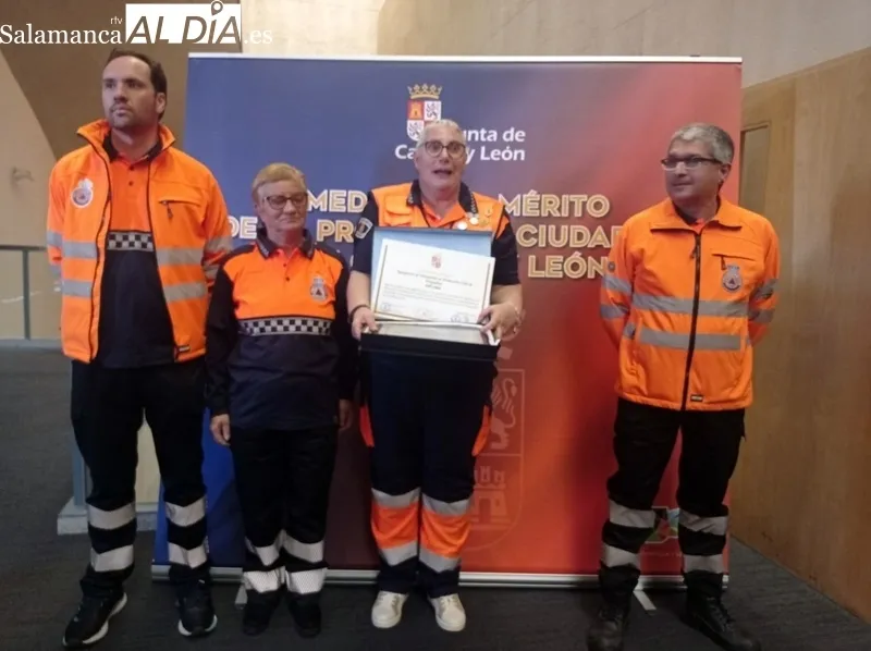 Los Voluntarios de Protección Civil de Vitigudino durante el acto de reconocimiento este miércoles en el Palacio de Congresos de Salamanca  