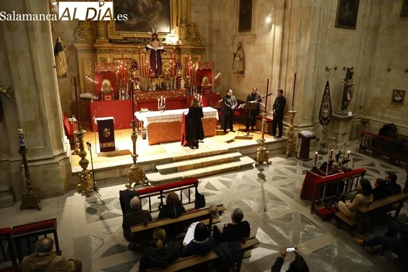 Foto 13 - Poetas y m&uacute;sicos defienden la vertiente espiritual de las personas en la X Oraci&oacute;n Po&eacute;tica ante el Despojado
