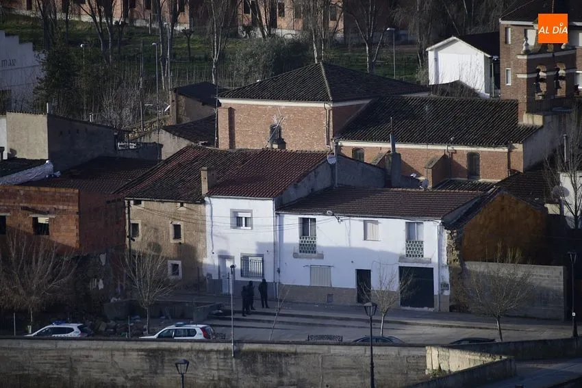 Foto 3 - La Guardia Civil lleva a cabo una operaci&oacute;n en el Arrabal del Puente