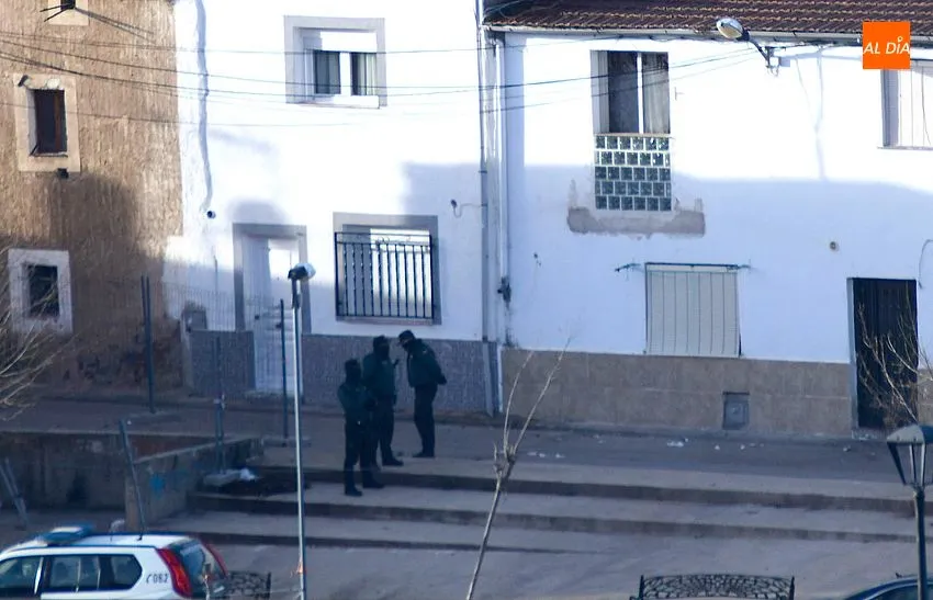 Foto 4 - La Guardia Civil lleva a cabo una operaci&oacute;n en el Arrabal del Puente
