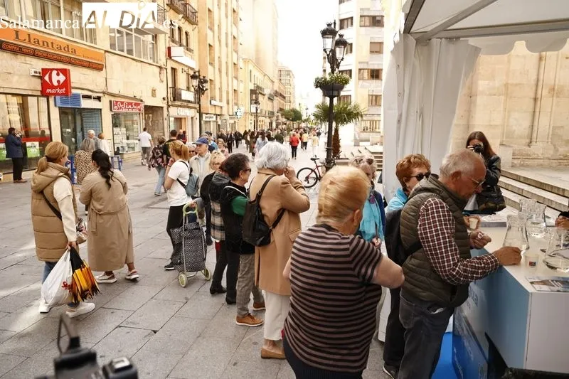 Acto 'El agua del grifo: de lo bueno, lo mejor' en la calle Toro. Foto de David Sañudo