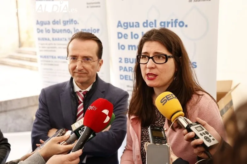 Acto 'El agua del grifo: de lo bueno, lo mejor' en la calle Toro. Foto de David Sañudo