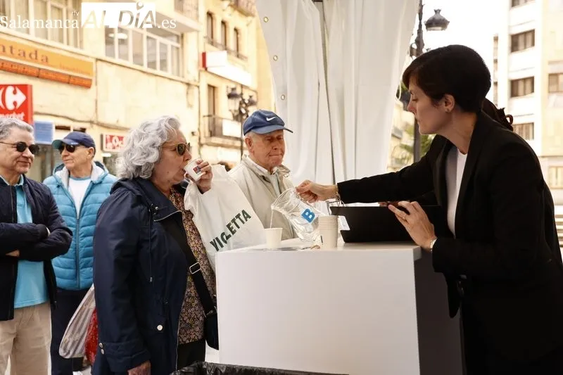 Acto 'El agua del grifo: de lo bueno, lo mejor' en la calle Toro. Foto de David Sañudo