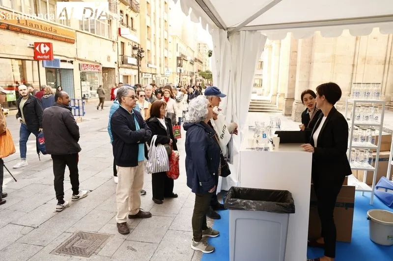 Acto 'El agua del grifo: de lo bueno, lo mejor' en la calle Toro. Foto de David Sañudo