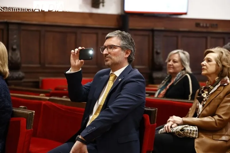 Homenaje en el Paraninfo a docentes e investigadores de la USAL que se jubilan este curso. Foto de David Sañudo