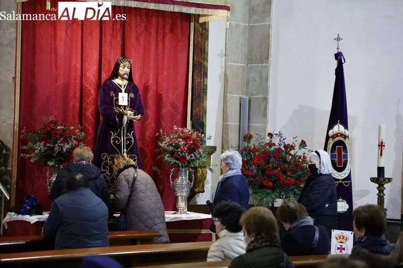 Besapiés de Jesús Rescatado en la iglesia de San Pablo. Foto de David Sañudo