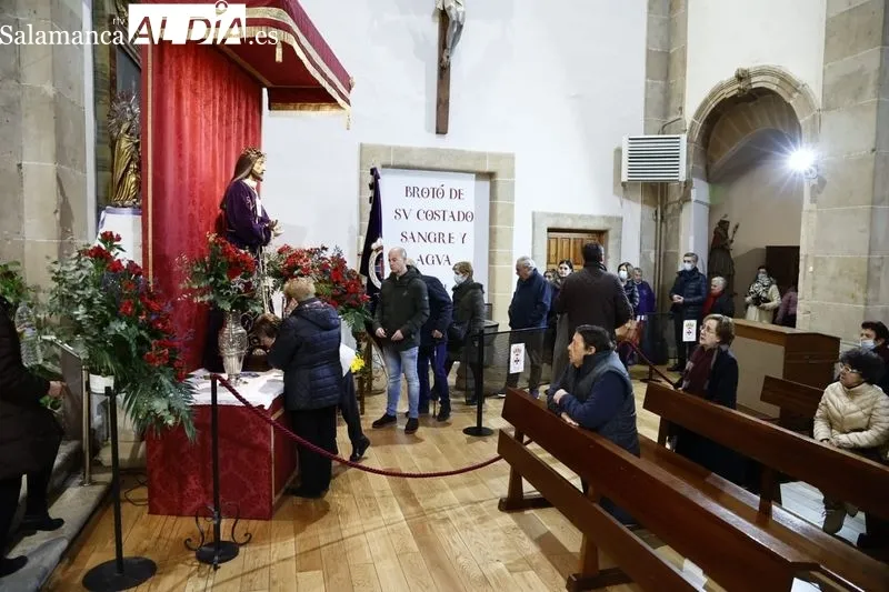 Besapiés de Jesús Rescatado en la iglesia de San Pablo. Foto de David Sañudo