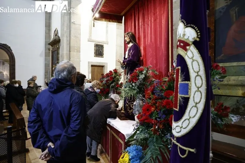 Besapiés de Jesús Rescatado en la iglesia de San Pablo. Foto de David Sañudo