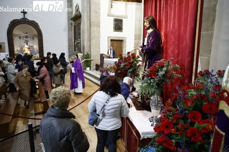 Besapiés de Jesús Rescatado en la iglesia de San Pablo. Foto de David Sañudo