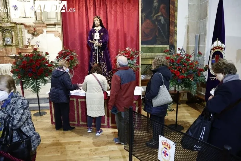 Besapiés de Jesús Rescatado en la iglesia de San Pablo. Foto de David Sañudo