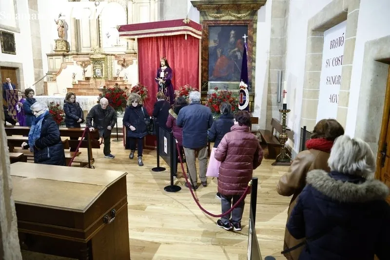 Besapiés de Jesús Rescatado en la iglesia de San Pablo. Foto de David Sañudo