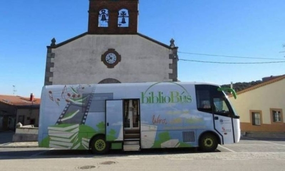 Foto 1 - Los Bibliobuses de la Diputación siguen sus giras por la provincia