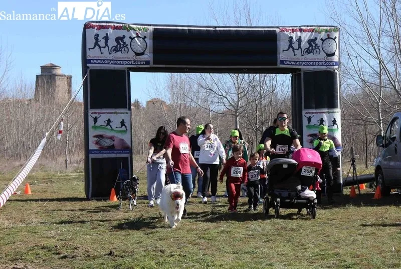 Foto 6 - El Canicross re&uacute;ne a cien participantes en Alba de Tormes