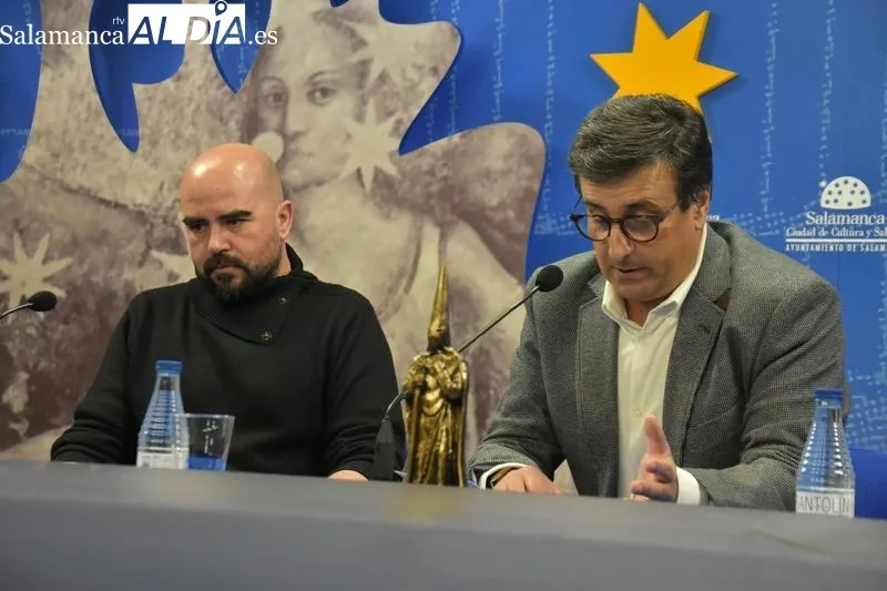 Presentación del cartel anunciador de la Semana Santa, de la Tertulia Cofrade Pasión, diseñado por Caín Ferreras