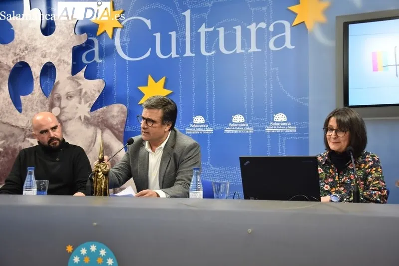 Presentación del cartel anunciador de la Semana Santa, de la Tertulia Cofrade Pasión, diseñado por Caín Ferreras