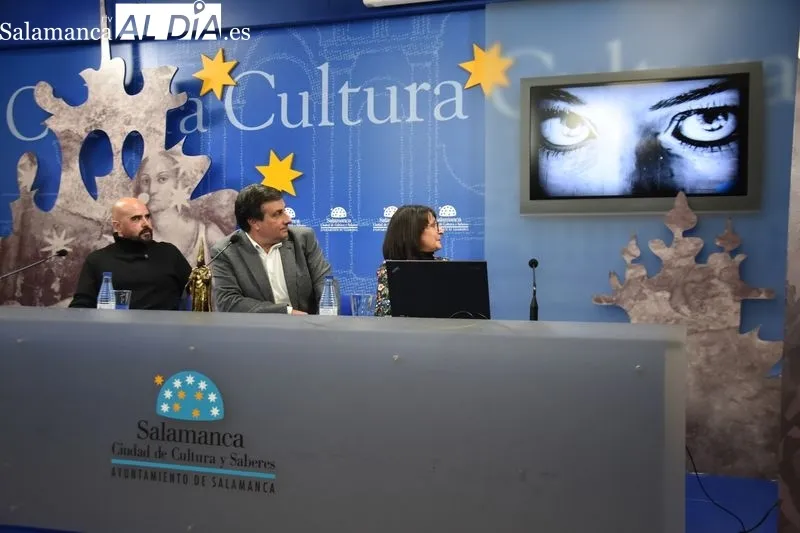 Presentación del cartel anunciador de la Semana Santa, de la Tertulia Cofrade Pasión, diseñado por Caín Ferreras