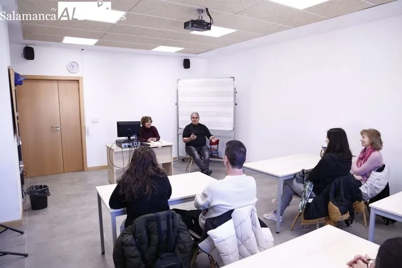 Primera sesión  de este curso de formación y empleo 'Pintamos Castellanos'. Foto de David Sañudo