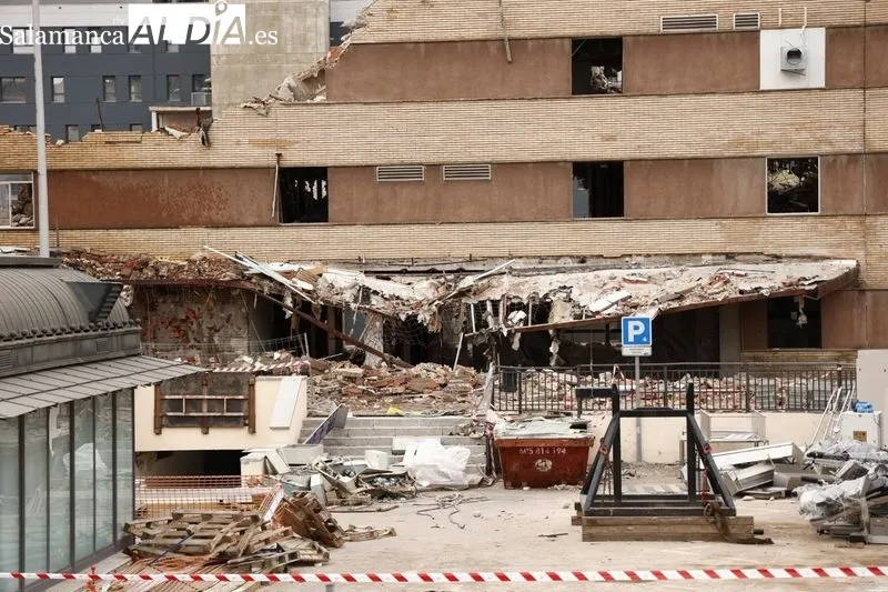 Trabajos para el derribo del viejo Hospital de Salamanca. Foto de David Sañudo