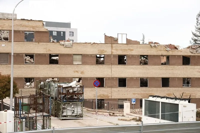 Trabajos para el derribo del viejo Hospital de Salamanca. Foto de David Sañudo