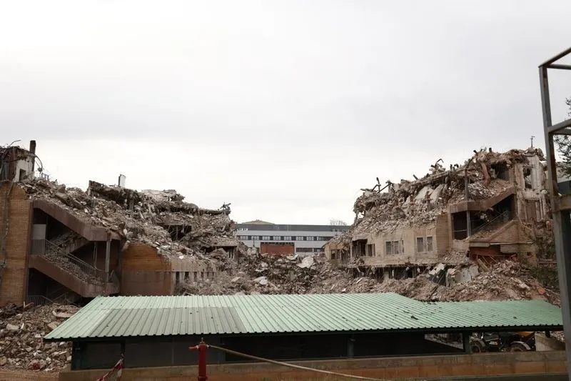 Trabajos para el derribo del viejo Hospital de Salamanca. Foto de David Sañudo