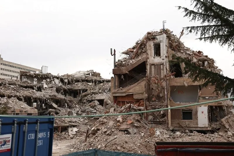 Trabajos para el derribo del viejo Hospital de Salamanca. Foto de David Sañudo