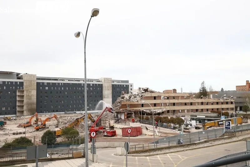 Trabajos para el derribo del viejo Hospital de Salamanca. Foto de David Sañudo