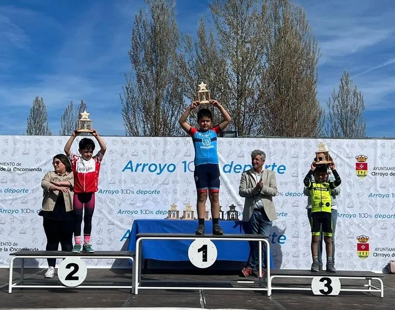 Ciclisas del Promesal en el homenaje de las Escuelas de Castilla y León a Estela Domínguez 
