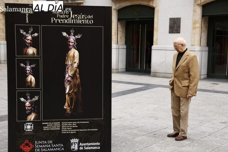 Exposición ‘Caras y cruces. Retratos de nuestra Semana Santa’ en la plaza del Liceo. Foto de David Sañudo