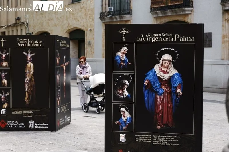 Exposición ‘Caras y cruces. Retratos de nuestra Semana Santa’ en la plaza del Liceo. Foto de David Sañudo