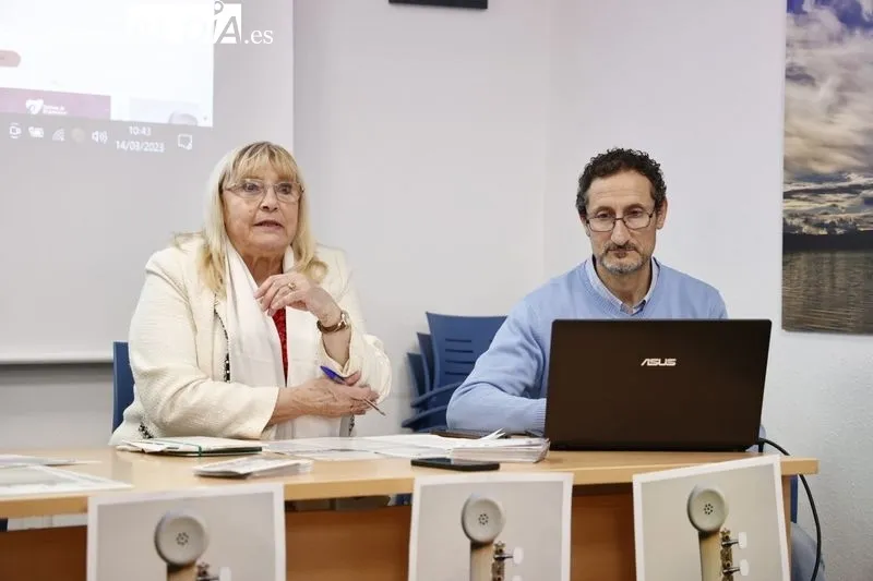 Presentación de la exposición creada por Jean Claude Cubino para el Teléfono de la Esperanza de Salamanca. Foto de David Sañudo