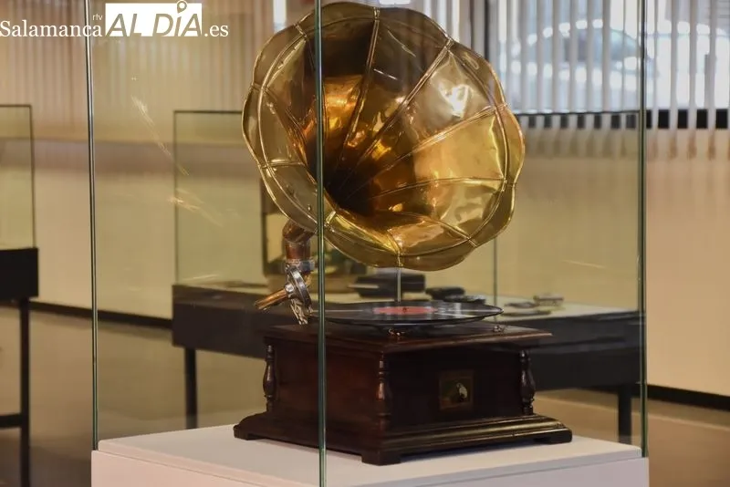 Exposición 'Música para el recuerdo' en el Ayuntamiento de Villares de la Reina