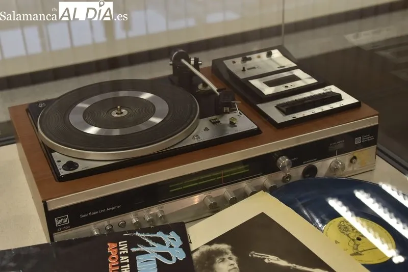Exposición 'Música para el recuerdo' en el Ayuntamiento de Villares de la Reina